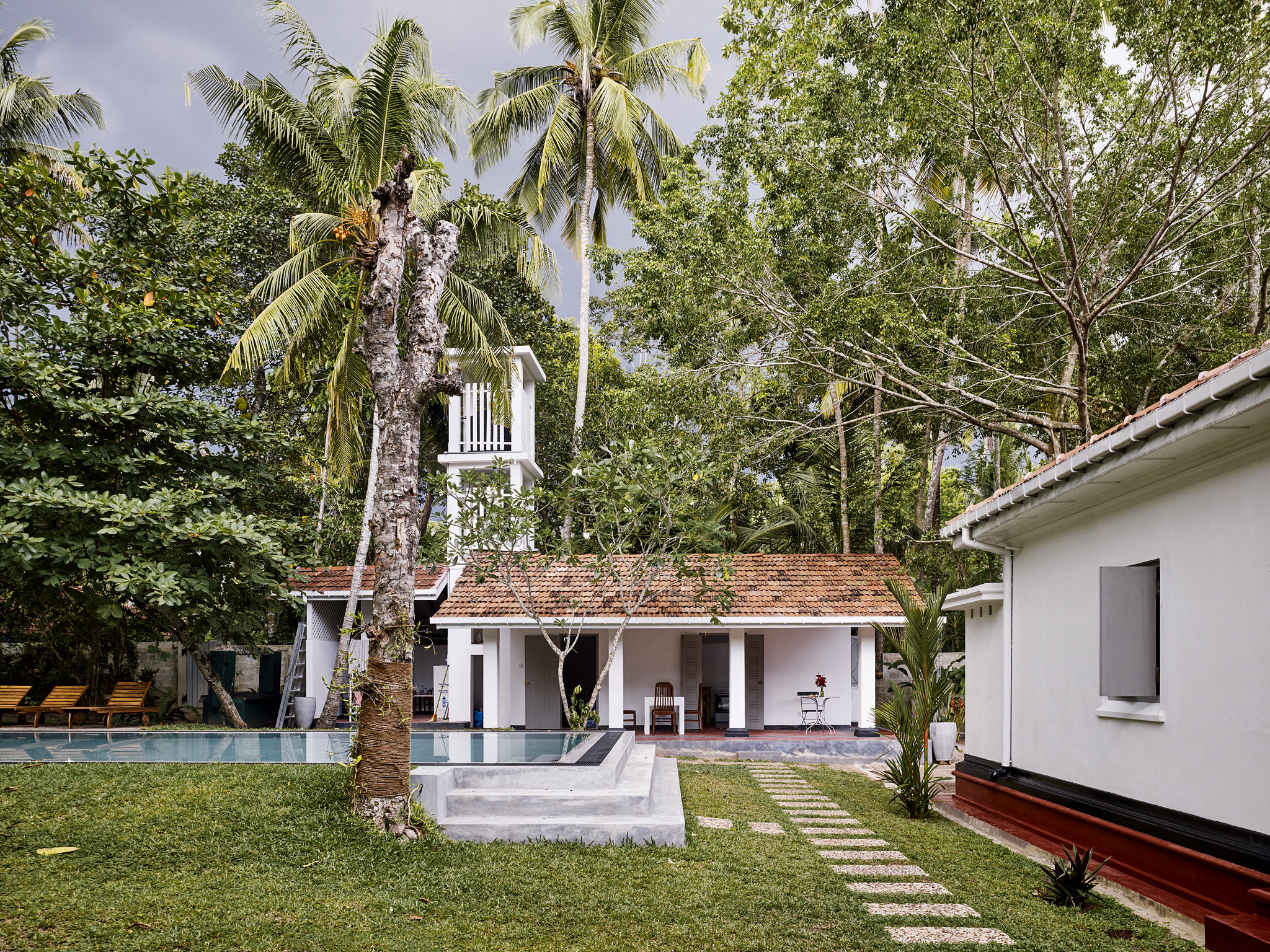 E15550 Alpa 050107 SCREEN